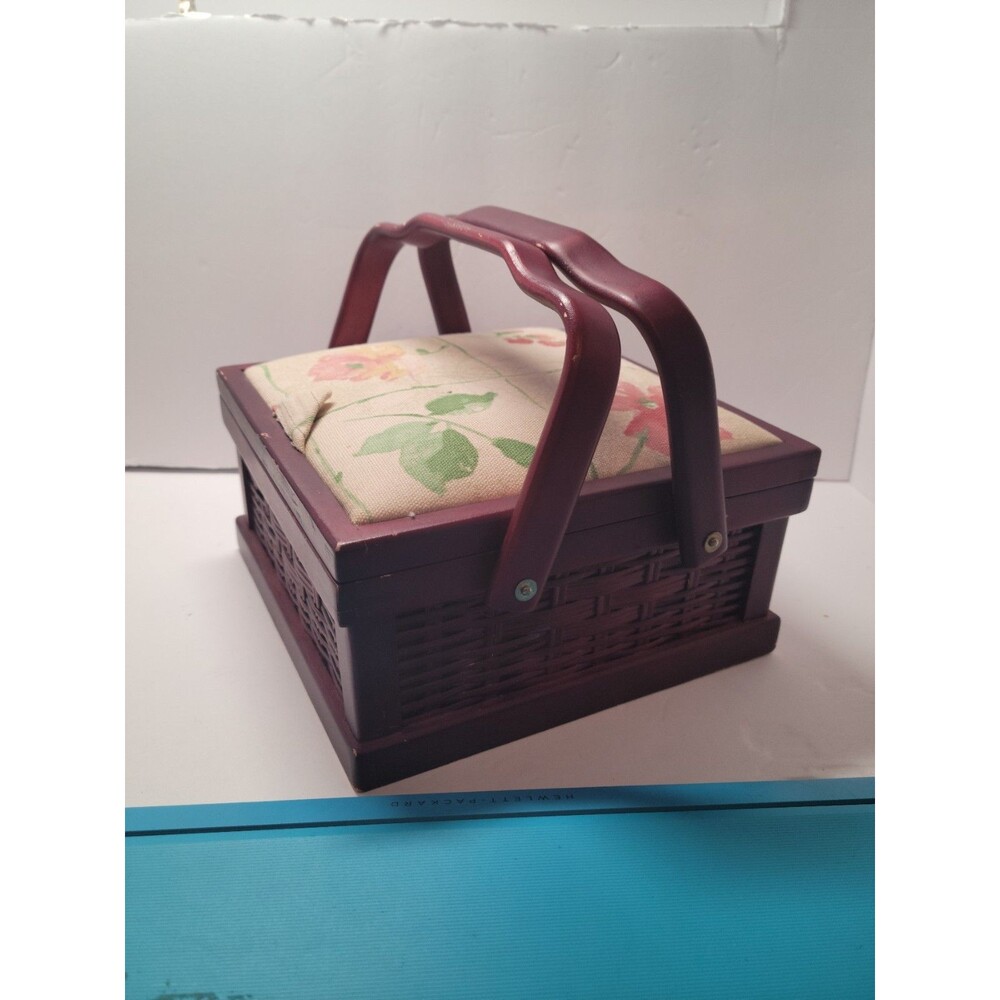 Vintage Personal Tote Size Sewing Basket. Very Cute and Functional 1995  8X8X4